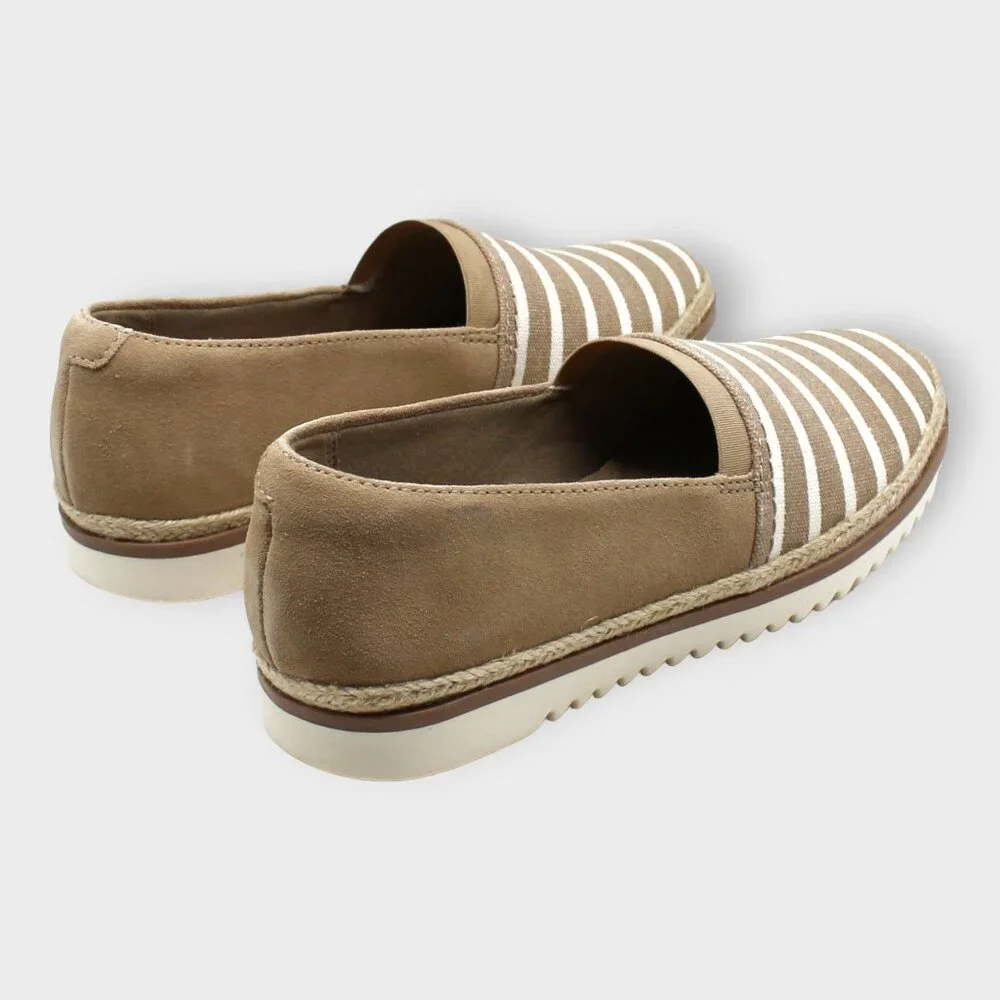 Clarks Brown Flats - Picture 3 of 7